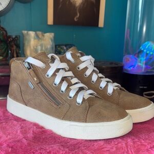 EUC ESPRIT high top lace up with a side, zipper sneakers, tan brown with white